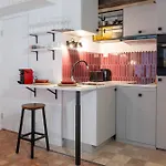 Bright Modern Vintage Renovated Flat In Le Marais