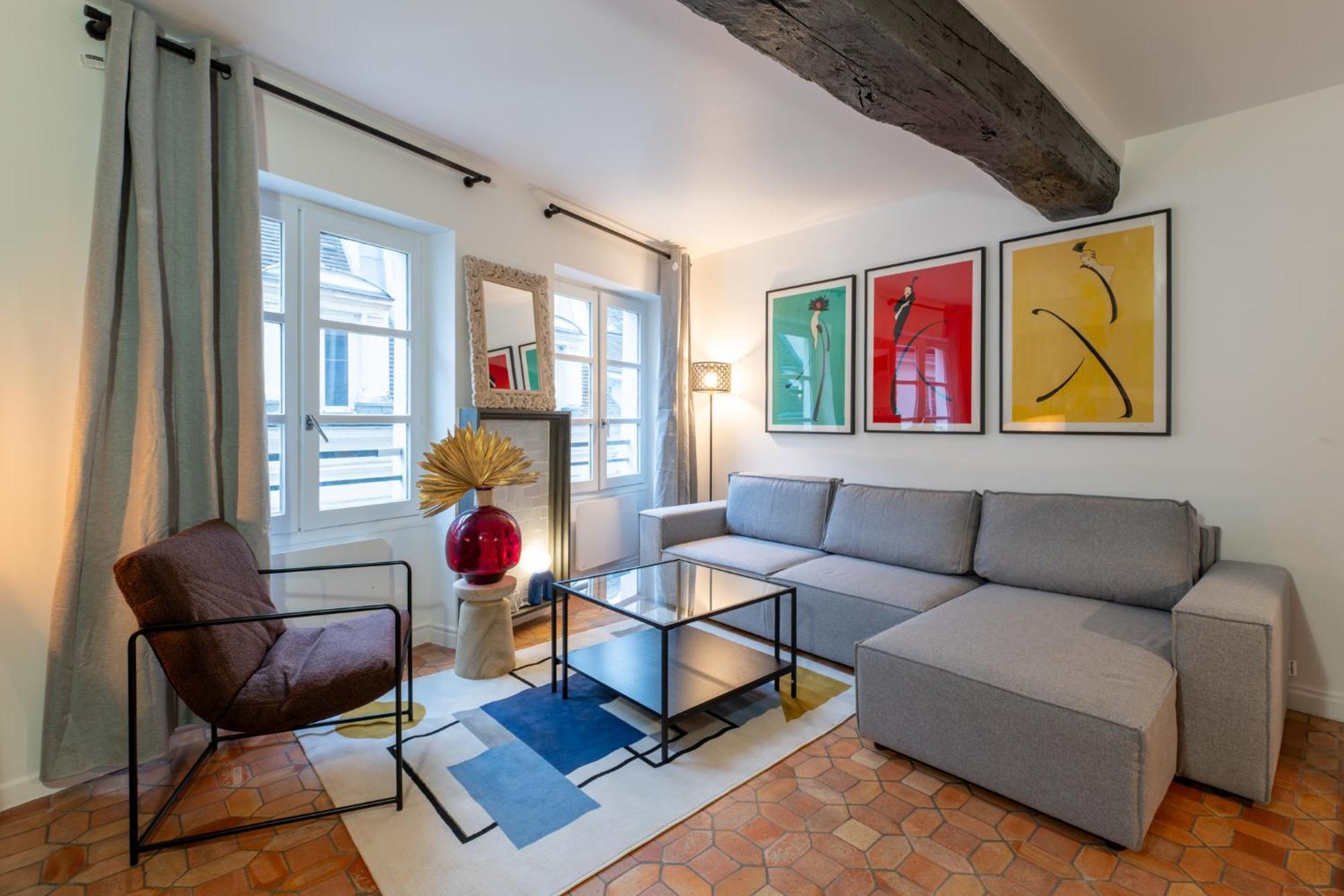 Bright Modern Vintage Renovated Flat In Le Marais